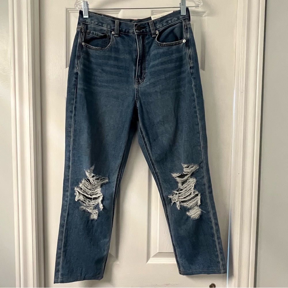 AMERICAN EAGLE Mom Jeans distressed ripped high rise NWT women’s size 6 denim